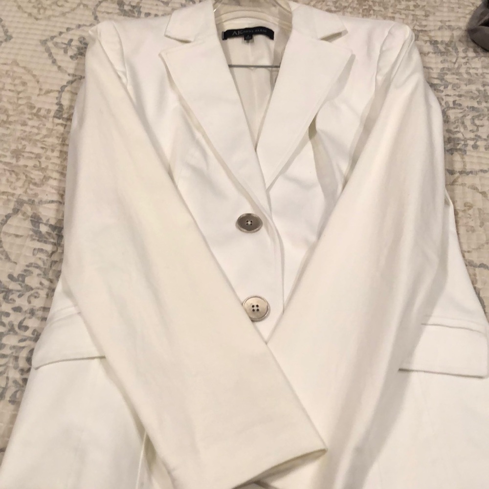 Beautiful White Two Buttoned Blazer - image 6
